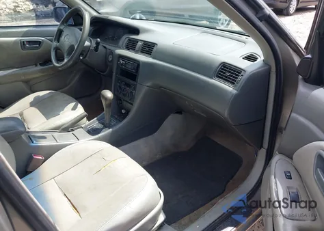 1999 Toyota Camry Le z USA, uszkodzony, nr VIN 4T1BG22K1XU496021